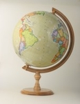 Globus 320 polityczny niepodświetlany dekoracyjny drewniana niska stopka (w kartonie)
