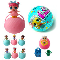 Lalka w piłce niespodziance